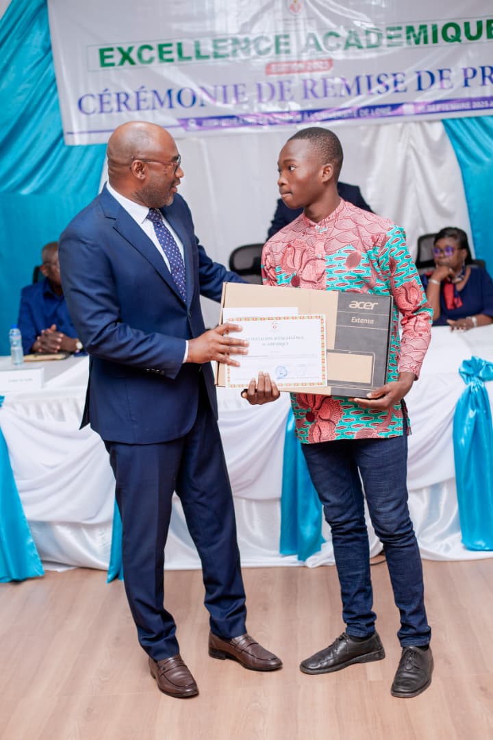 La politique du Gouvernement Togolais, sous la haute impulsion du Président du Conseil, Faure Essozimna GNASSINGBE, en matière d’excellence en milieu scolaire repose sur une série d’initiatives ambitieuses visant à transformer le système éducatif et à promouvoir la qualité, l’équité et l’innovation.