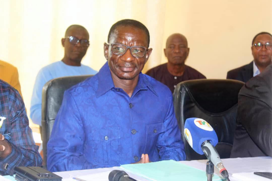 Le Ministre de l’Éducation nationale, M. Mama OMOROU, a procédé, ce lundi 27 octobre 2025, au lancement officiel de la rentrée de la quatrième cohorte des élèves-professeurs d’école (EPE) à Notsè, chef-lieu de la préfecture de Haho. La cérémonie a été marquée par la présence de plusieurs autorités administratives, locales et éducatives.