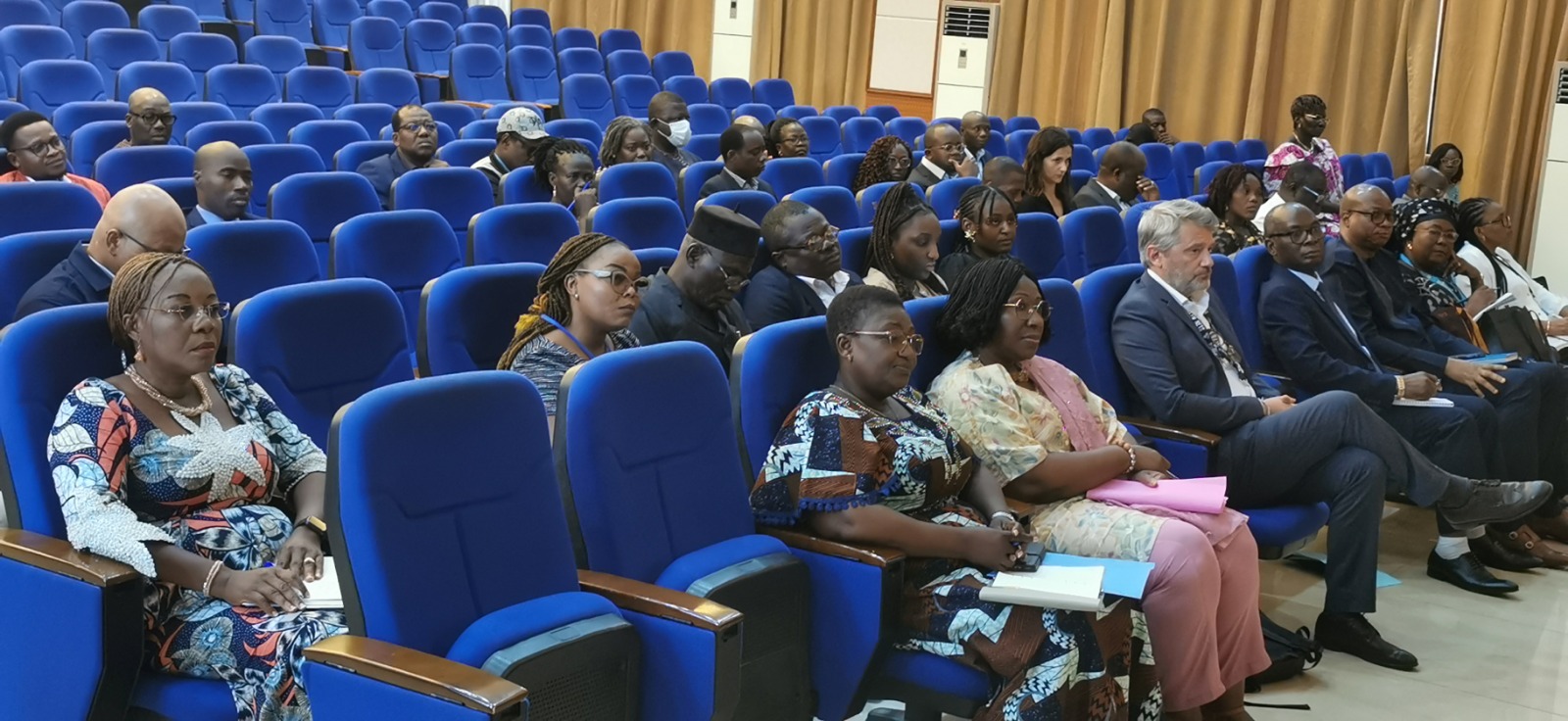 Le Comité Sectoriel de Pilotage (CSP) du Plan Sectoriel de l’Éducation (PSE) s’est réuni en session ordinaire ce jeudi 18 décembre 2025 à Lomé, sous la présidence du Ministre de l’Éducation Nationale, M. Mama Omorou, en présence du Ministre Délégué chargé de l’Enseignement Supérieur et de la Recherche Scientifique, Prof. Gado Tchangbedji. La rencontre a servi de séance de prise de contact entre les nouvelles autorités sectorielles et les Partenaires Techniques, Financiers et Sociaux, et a posé les jalons d’une mobilisation accrue des ressources pour la transformation du système éducatif togolais