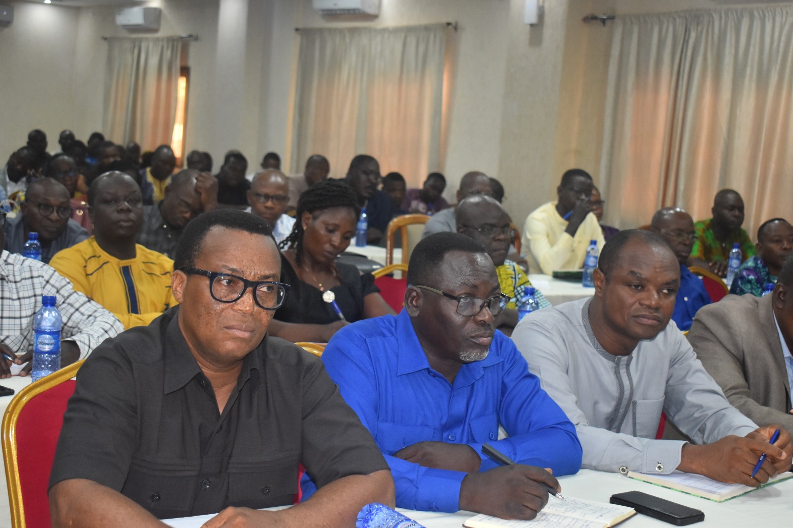 Démarrée le 10 décembre 2025 dans la région Centrale, la tournée stratégique de prise de contact du ministre de l’Éducation nationale, Mama Omorou, s’est achevée ce mardi 23 décembre 2025 au Lycée de Tokoin pour le compte de l’étape du Grand Lomé, après celle de la région Maritime le lundi 22. Cette démarche a permis au ministre de rencontrer, sur toute l’étendue du territoire, les acteurs déconcentrés du système éducatif afin d’instaurer un dialogue direct et constructif.