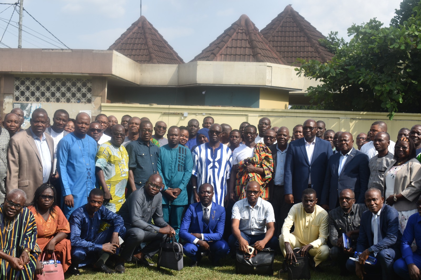 Démarrée le 10 décembre 2025 dans la région Centrale, la tournée stratégique de prise de contact du ministre de l’Éducation nationale, Mama Omorou, s’est achevée ce mardi 23 décembre 2025 au Lycée de Tokoin pour le compte de l’étape du Grand Lomé, après celle de la région Maritime le lundi 22. Cette démarche a permis au ministre de rencontrer, sur toute l’étendue du territoire, les acteurs déconcentrés du système éducatif afin d’instaurer un dialogue direct et constructif.