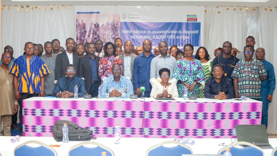 Le Ministère de l’Éducation Nationale, en partenariat avec l’Organisation Internationale de la Francophonie (OIF) et l’Institut de la Francophonie pour l’Éducation et la Formation (IFEF), a ouvert ce lundi 15 décembre à Lomé un atelier national consacré à la co-construction du dispositif de formation en ligne de la phase 2 de l’Initiative Francophone pour la Formation à Distance des Maîtres (IFADEM).