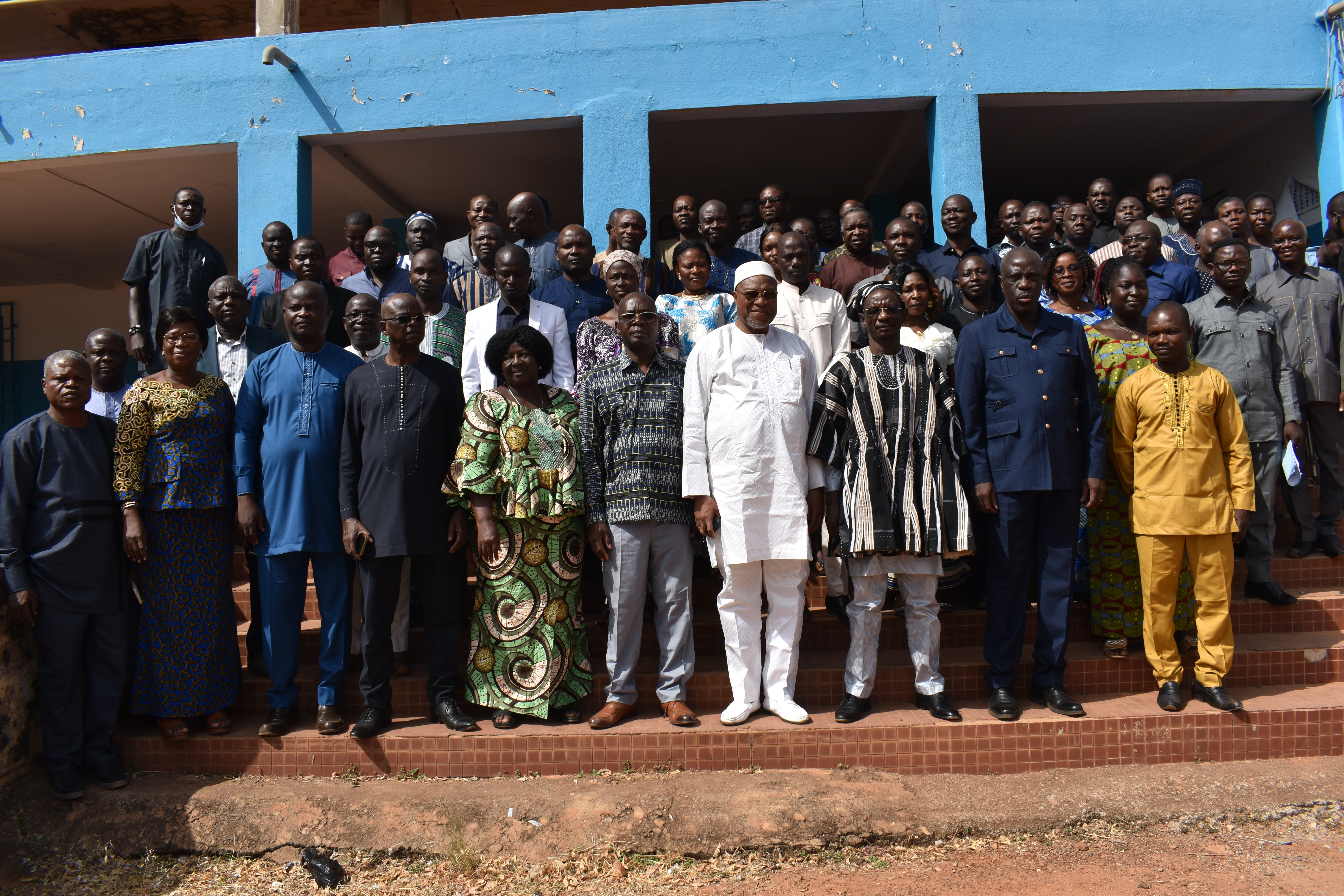 Après une série de rencontres avec les différents acteurs du secteur éducatif à son cabinet, le ministre de l’Éducation nationale, Mama Omorou, a entamé la première phase de sa tournée nationale de prise de contact avec les acteurs clés de l’éducation. Cette première étape intervenue ces 11 et 12 décembre a concerné les régions Centrale, de la Kara et des Savanes ; une première phase qui marque clairement la volonté du ministre d’installer une gestion ouverte, participative et rigoureuse du système éducatif, en accord avec la vision du Président du Conseil.