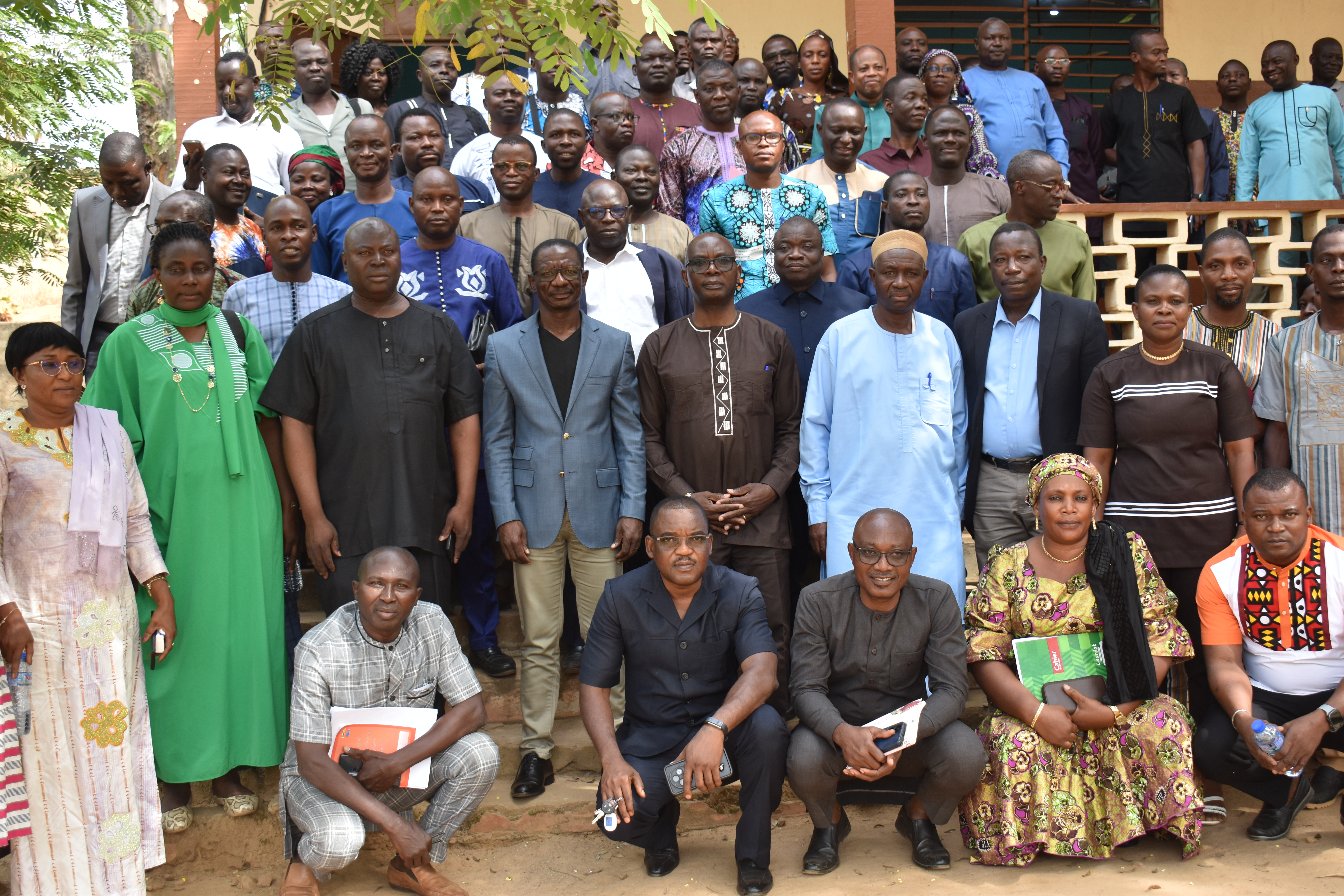 Après une série de rencontres avec les différents acteurs du secteur éducatif à son cabinet, le ministre de l’Éducation nationale, Mama Omorou, a entamé la première phase de sa tournée nationale de prise de contact avec les acteurs clés de l’éducation. Cette première étape intervenue ces 11 et 12 décembre a concerné les régions Centrale, de la Kara et des Savanes ; une première phase qui marque clairement la volonté du ministre d’installer une gestion ouverte, participative et rigoureuse du système éducatif, en accord avec la vision du Président du Conseil.