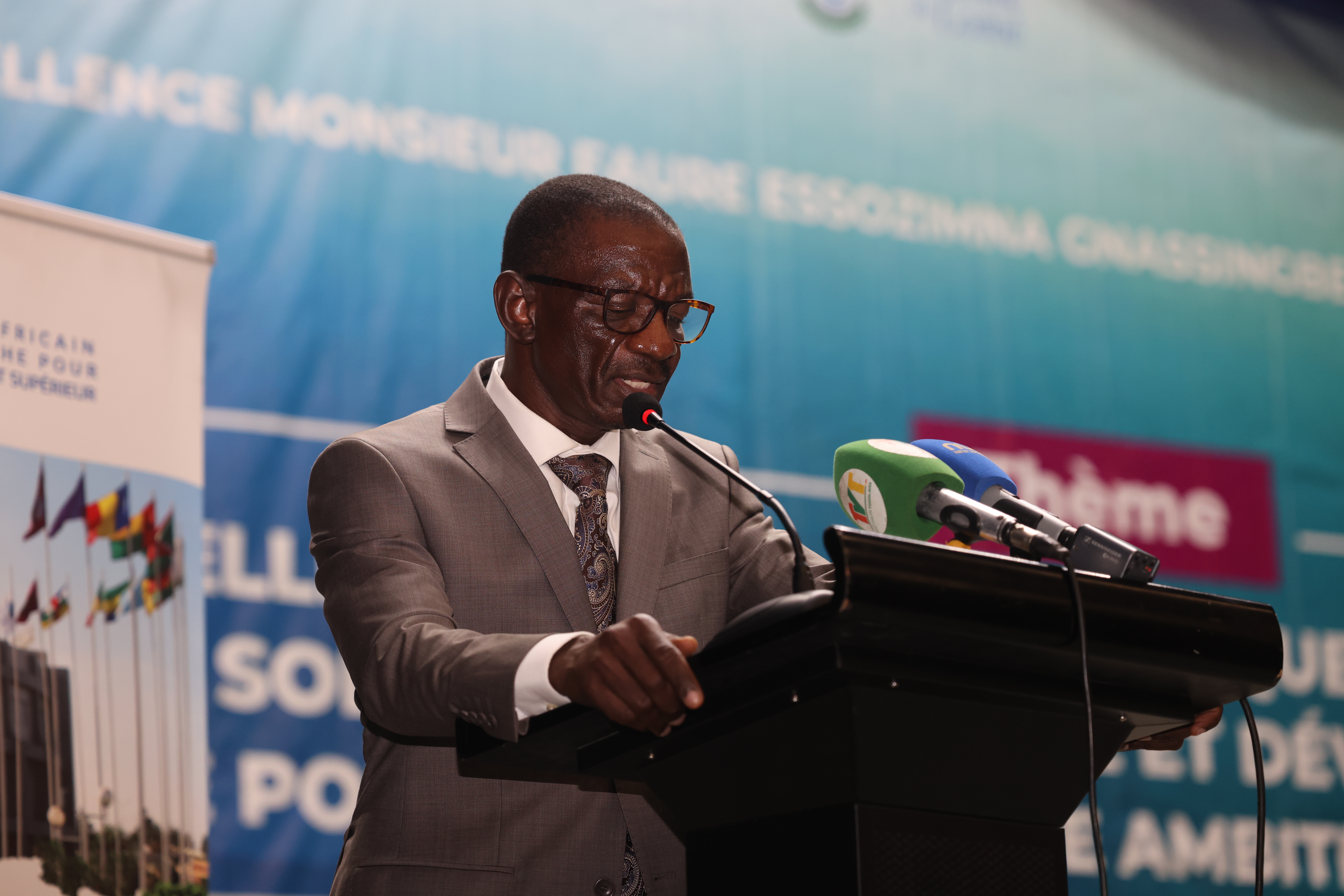 Lomé accueille depuis ce lundi 09 mars, la septième édition des journées scientifiques du Cames (JSDC-7). Lancée depuis 2013 cette initiative du Conseil africain et malgache pour l’enseignement supérieur rassemble des chercheurs, enseignants-chercheurs et décideurs politiques de l’espace Cames. Les travaux ont été officiellement lancés au Palais des congrès de Lomé ce lundi, sous la présidence du Ministre de l’Education nationale, Mama Omorou, représentant le Président du Conseil, aux côtés de hautes personnalités du Cames.