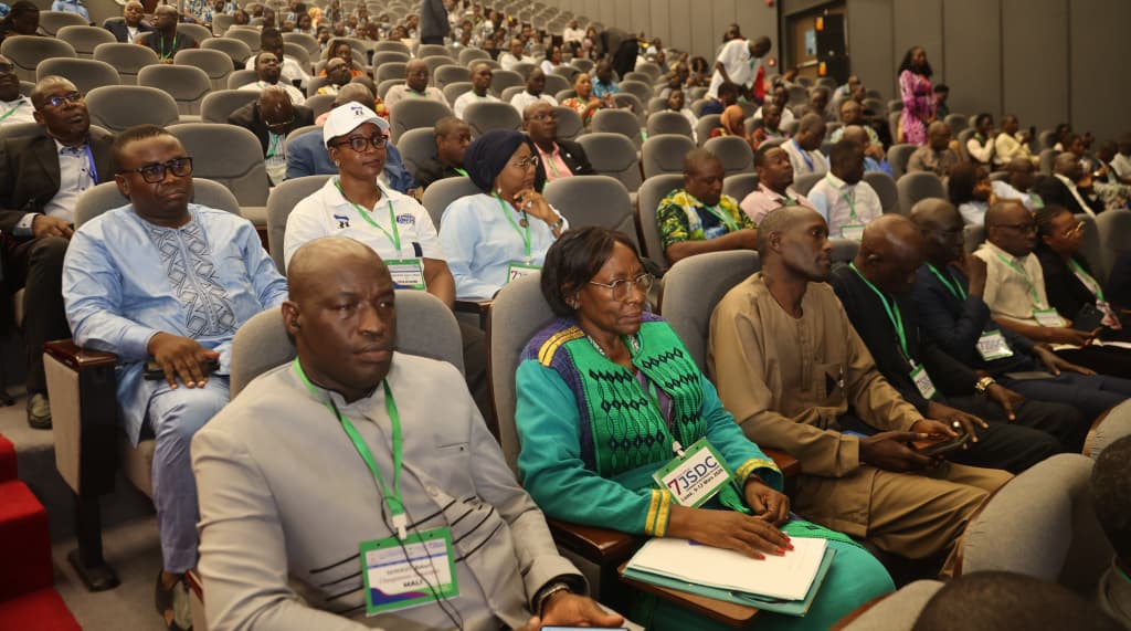 La 7eme édition des Journées scientifique du Conseil africain et malgache pour l’enseignement supérieur (JSDC-7) a pris fin ce jeudi 12 mars 2026 au palais des congres de Lomé au Togo. Cette rencontre de quarte jours a réuni plus de 1000 chercheurs et scientifiques venus de 15 pays membres du CAMES, ainsi que des partenaires internationaux, pour discuter de la recherche scientifique en Afrique et son rôle dans le développement du continent. Le ministre de l’Education nationale, Mama Omorou, a représenté le président du Conseil cet événement.