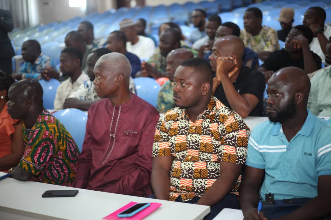 Le ministre de l’Education nationale s’est entretenu ce vendredi 13 mars, avec des entreprises sélectionnées pour la réalisation des infrastructures scolaires au Togo, dans le cadre du projet Paqeeb. Une séance qui vise à partager avec les jeunes entreprises togolaises sélectionnées, les bonnes pratiques pour garantir la qualité des infrastructures.