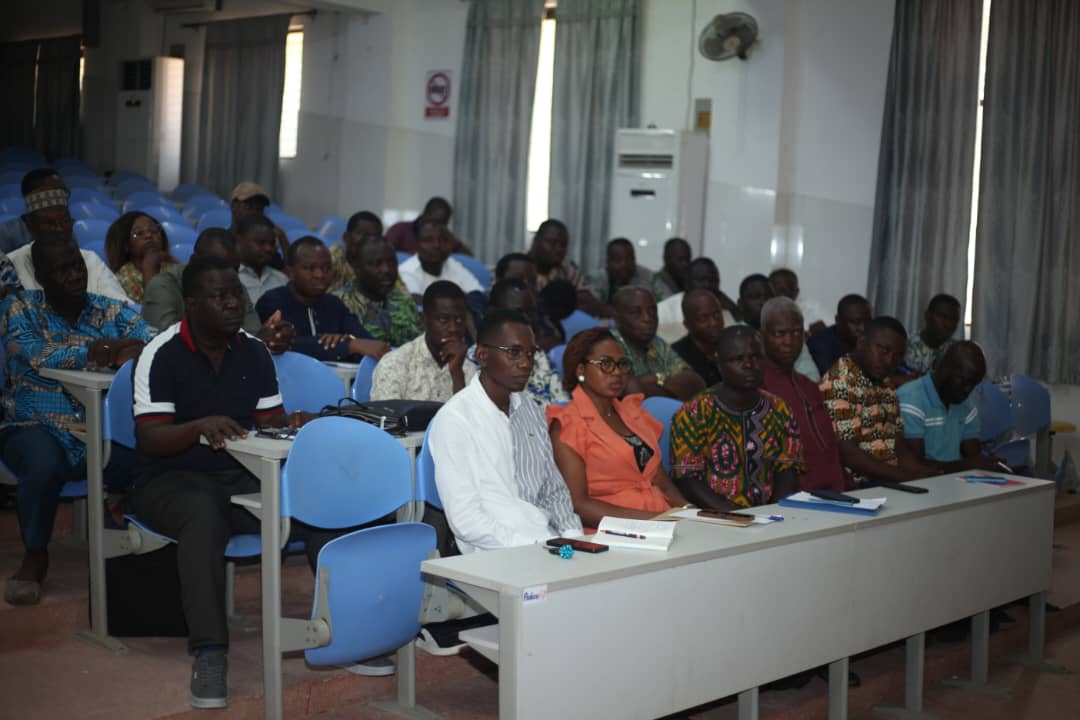 Le ministre de l’Education nationale s’est entretenu ce vendredi 13 mars, avec des entreprises sélectionnées pour la réalisation des infrastructures scolaires au Togo, dans le cadre du projet Paqeeb. Une séance qui vise à partager avec les jeunes entreprises togolaises sélectionnées, les bonnes pratiques pour garantir la qualité des infrastructures.