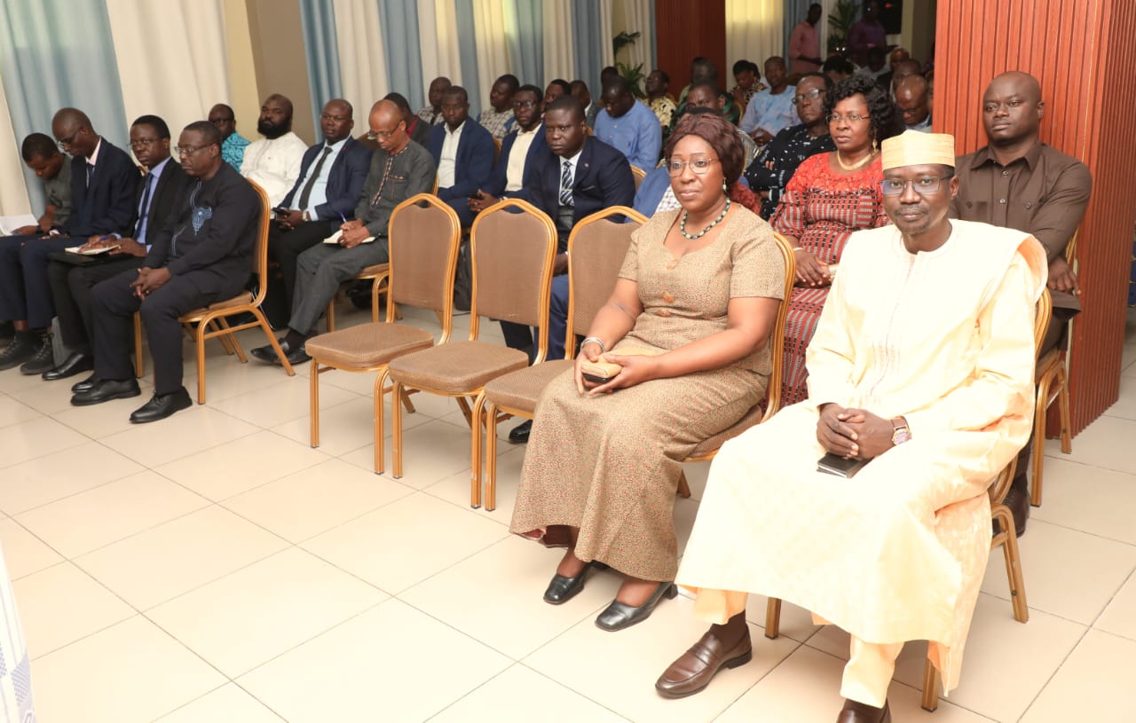 Le ministre de l’Education nationale, Mama Omorou, a lancé ce lundi 16 mars 2026, les activités de l’atelier de relecture et de révision de la Politique nationale de la recherche et de l’innovation 2021-2030, à Lomé. Réunissant des représentants des ministères, des institutions de recherches, des universités, des entreprises et des organisations de la société civile, cet atelier vise à relire le document validé depuis 2021, mais pas encore adopté jusque-là.