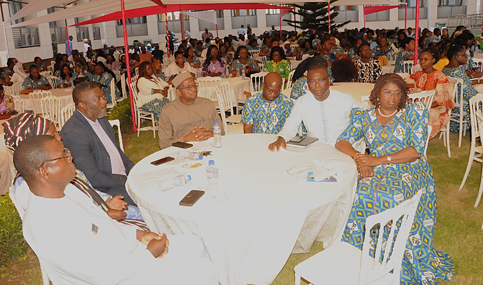 À l’occasion de la célébration en différé de la Journée internationale des droits des femmes, le ministère de l’Éducation nationale a réaffirmé son engagement en faveur de l’égalité. Le 27 mars 2026, au cabinet du ministère, le ministre Mama Omorou a célébré la journée avec les femmes du département autour d’un message clair : redonner à cette journée toute sa portée