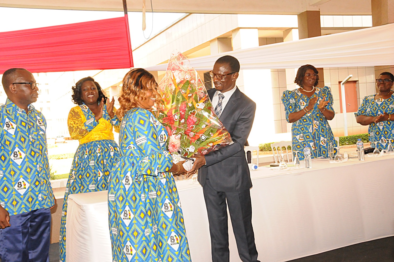 À l’occasion de la célébration en différé de la Journée internationale des droits des femmes, le ministère de l’Éducation nationale a réaffirmé son engagement en faveur de l’égalité. Le 27 mars 2026, au cabinet du ministère, le ministre Mama Omorou a célébré la journée avec les femmes du département autour d’un message clair : redonner à cette journée toute sa portée