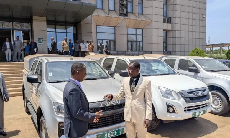 Le ministère de l’Education nationale a procédé ce jeudi 26 mars, à la remise de matériels roulants, à la disposition de dix inspections de l’éducation. D’un coût global de 195 millions FCFA, cette remise entre dans le cadre de la part variable du Togo dans la réalisation du Projet d’Amélioration de la Qualité et de l’Équité de l’Éducation de Base (PAQEEB).