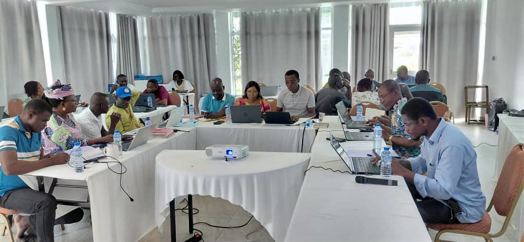 Un atelier national de rédaction des items des niveaux des échelles de compétences du secondaire1 du ministère de l’éducation nationale se tient à Kpalimé du 06 au 15 mai 2026, sous la coordination du Centre National d’Evaluation des Apprentissages (CNEA), avec l’appui du Projet d’Amélioration de la Qualité et de l’Equité de l’Education de Base (PAQEEB). Cette activité s’inscrit dans la dynamique nationale de renforcement du système d’évaluation des apprentissages conforment aux orientations du Plan Sectoriel de l’Education et de la feuille de route gouvernementale