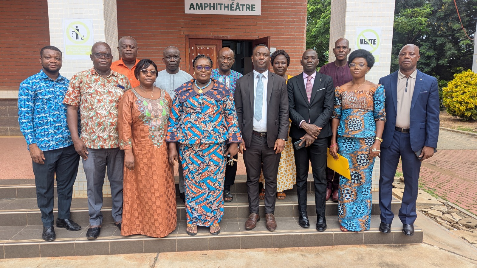 Dans le cadre de la mise en œuvre de l'Initiative francophone pour la formation à distance des maîtres (IFADEM), le Ministère de l'Éducation nationale a procédé du 14 au 17 juillet 2026 à l'installation officielle des sept (07) Comités régionaux IFADEM sur toute l'étendue du territoire national. Cette étape majeure marque le lancement effectif de la coordination régionale du programme, appelé à jouer un rôle déterminant dans le renforcement des compétences professionnelles des enseignants grâce à la formation continue et à l'intégration du numérique dans les pratiques pédagogiques