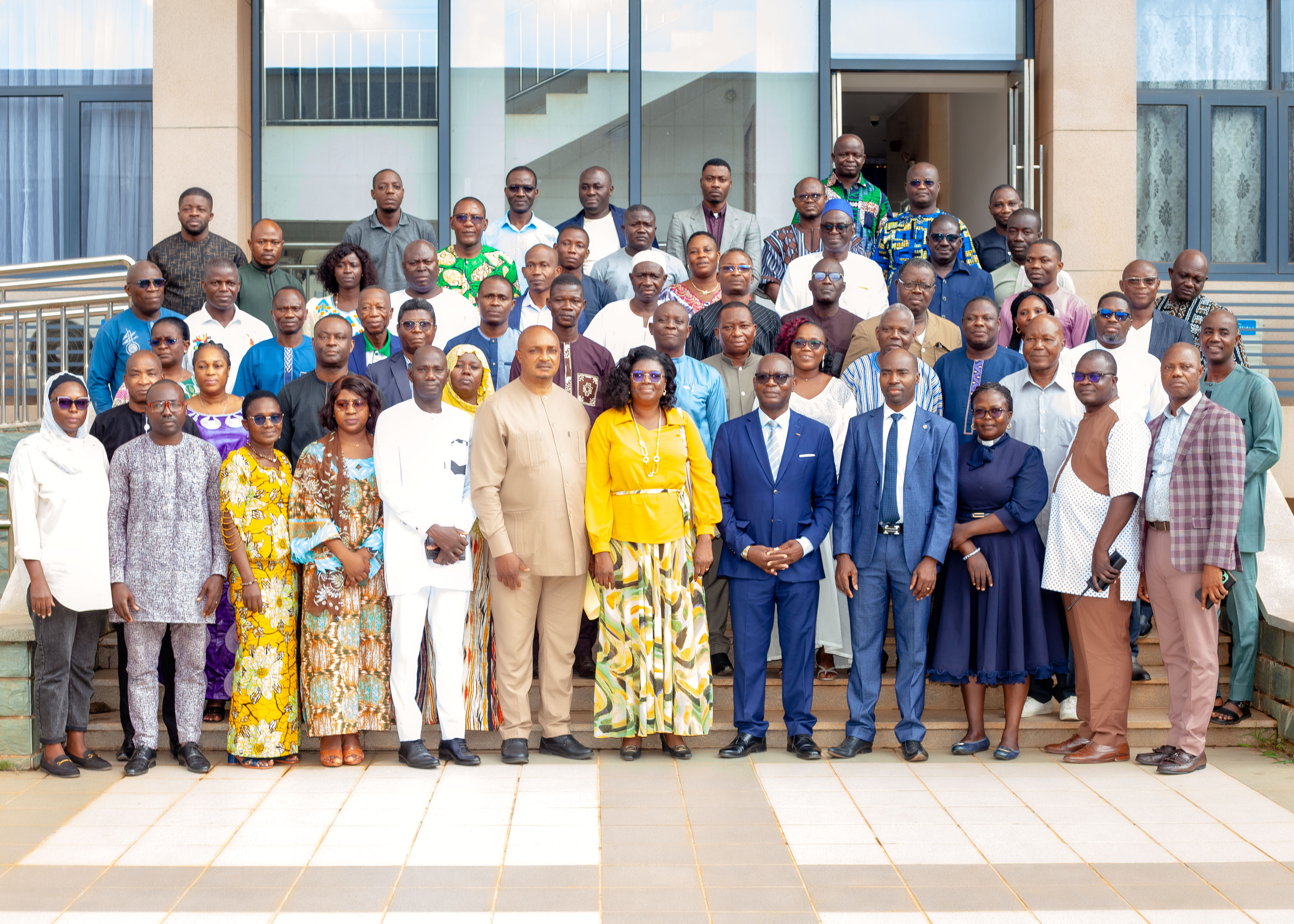 Les acteurs de l’éducation au Togo se réunissent ces 7 et 8 juillet 2026 dans les locaux du ministère de l'Éducation nationale, dans le cadre d’un atelier national de validation du rapport de l'évaluation des pratiques enseignantes dans les classes de cours préparatoire, réalisée à l'aide de l'outil Teach Primary. Cette activité s’inscrit dans le cadre du Projet d'amélioration de la qualité et de l'équité de l'éducation de base (PAQEEB). Ledit atelier a notamment réuni les Directeurs régionaux de l'éducation (DRE), les directeurs centraux, les directeurs des Écoles normales de formation des professeurs d'école (ENFPE), les inspecteurs, les partenaires techniques et financiers et les cadres du ministère.