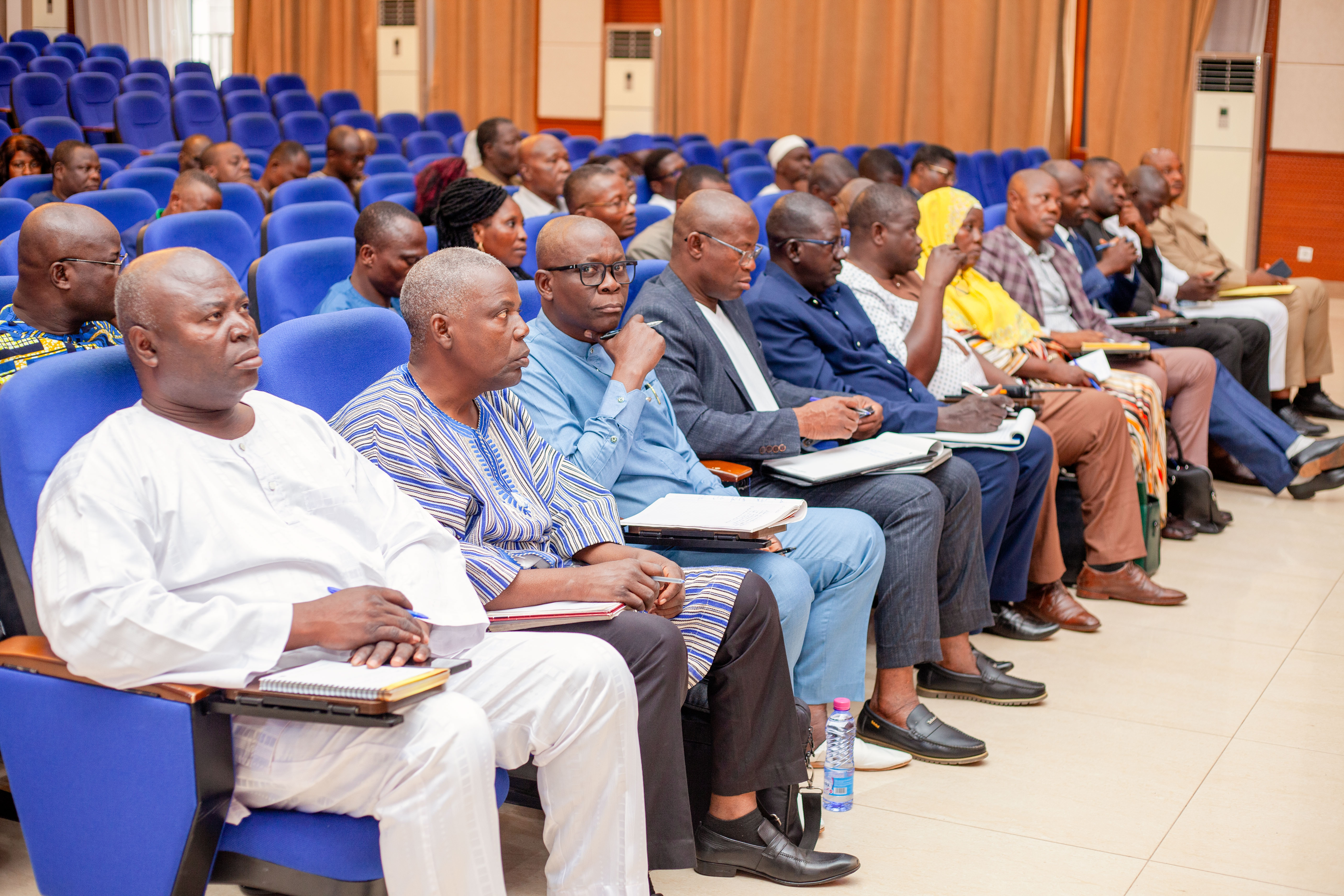 Les acteurs de l’éducation au Togo se réunissent ces 7 et 8 juillet 2026 dans les locaux du ministère de l'Éducation nationale, dans le cadre d’un atelier national de validation du rapport de l'évaluation des pratiques enseignantes dans les classes de cours préparatoire, réalisée à l'aide de l'outil Teach Primary. Cette activité s’inscrit dans le cadre du Projet d'amélioration de la qualité et de l'équité de l'éducation de base (PAQEEB). Ledit atelier a notamment réuni les Directeurs régionaux de l'éducation (DRE), les directeurs centraux, les directeurs des Écoles normales de formation des professeurs d'école (ENFPE), les inspecteurs, les partenaires techniques et financiers et les cadres du ministère.