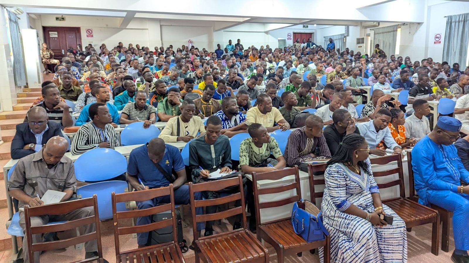 Le ministère de l'Éducation nationale a officiellement lancé ce lundi 03 août, la formation préparatoire à la fonction enseignante des 304 professeurs stagiaires de mathématiques et de sciences physiques, recrutés pour renforcer l'enseignement scientifique dans les lycées du pays. Des dispositions ont été prises pour faciliter leur séjour et leur prise en charge durant le temps de la formation