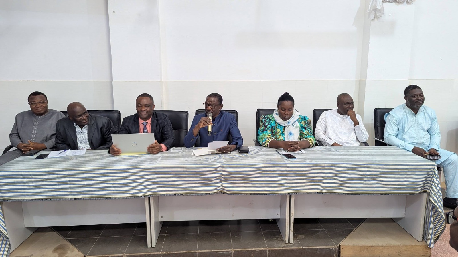 Le ministère de l'Éducation nationale a officiellement lancé ce lundi 03 août, la formation préparatoire à la fonction enseignante des 304 professeurs stagiaires de mathématiques et de sciences physiques, recrutés pour renforcer l'enseignement scientifique dans les lycées du pays. Des dispositions ont été prises pour faciliter leur séjour et leur prise en charge durant le temps de la formation