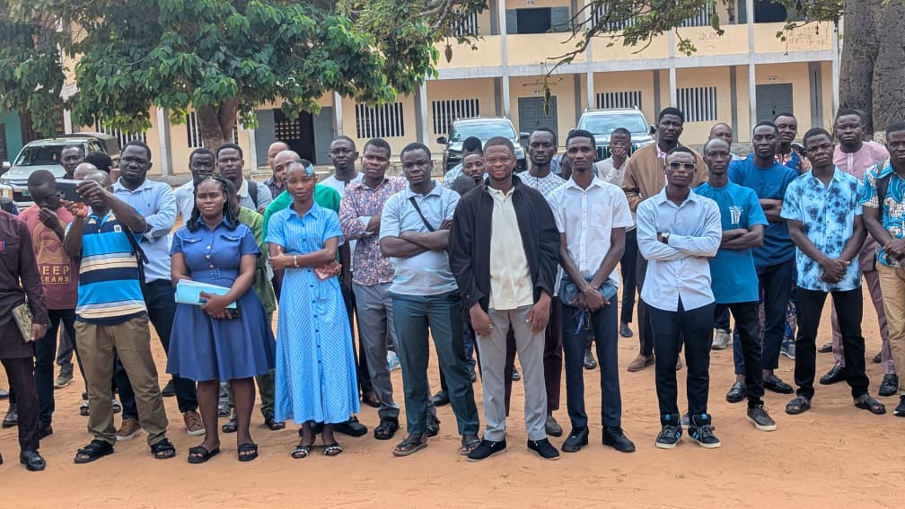 Le Ministre de l'Education Nationale Mama Omorou a lancé ce matin du 10 août 2026, la formation des nouveaux enseignants déclarés provisoirement admis à l'issue du dernier concours de recrutement des enseignants fonctionnaires. À la suite de leurs collègues des spécialités Mathématiques et Sciences Physiques ayant démarré leur formation une semaine plus tôt, ils sont 3136 nouveaux enseignants de tous les cycles et des autres spécialités à démarrer cette formation dans les sept Régions Éducatives du Togo ce lundi. La formation a été officiellement lancé par le ministre au Lycée Tokoin II pour le compte des admis de la Région éducative du Gand-Lomé.