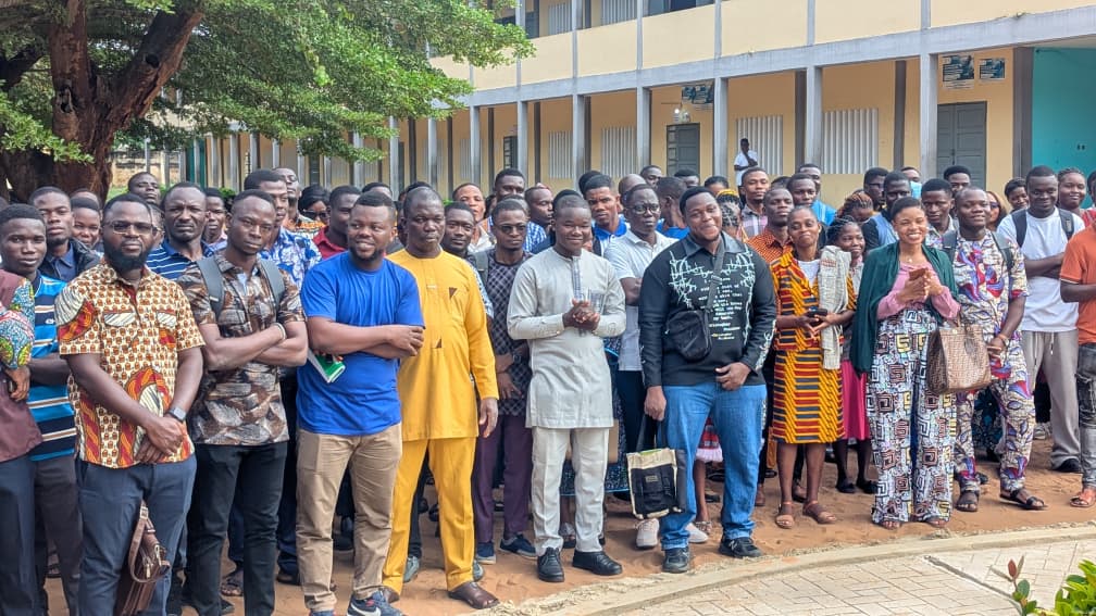 Le Ministre de l'Education Nationale Mama Omorou a lancé ce matin du 10 août 2026, la formation des nouveaux enseignants déclarés provisoirement admis à l'issue du dernier concours de recrutement des enseignants fonctionnaires. À la suite de leurs collègues des spécialités Mathématiques et Sciences Physiques ayant démarré leur formation une semaine plus tôt, ils sont 3136 nouveaux enseignants de tous les cycles et des autres spécialités à démarrer cette formation dans les sept Régions Éducatives du Togo ce lundi. La formation a été officiellement lancé par le ministre au Lycée Tokoin II pour le compte des admis de la Région éducative du Gand-Lomé.