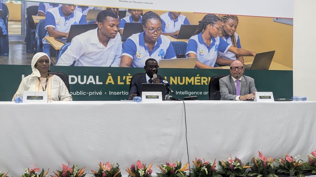 Former pour un métier, rapprocher l'école de l'entreprise, préparer les jeunes aux métiers de demain : à Lomé au Togo, six pays de la sous-région réfléchissent à l’accélération de la transformation de l’enseignement technique et de la formation professionnelle (ETFP). Trois priorités guident cette réforme : l'alternance, l'insertion professionnelle et l'intelligence artificielle et la question réunit les différents participants du 21 au 24 septembre à l’IFAD Bâtiment à Lomé.