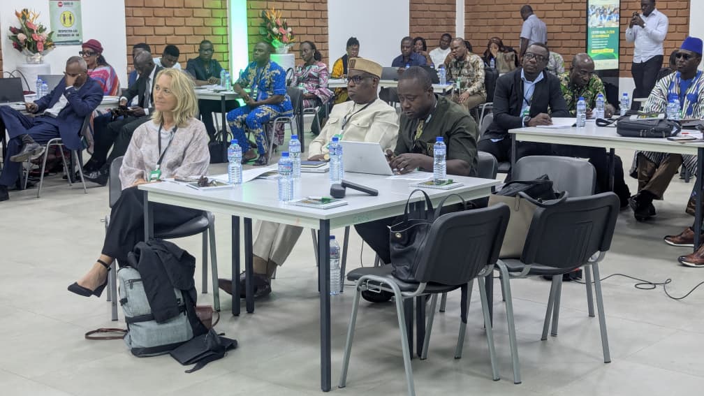 Former pour un métier, rapprocher l'école de l'entreprise, préparer les jeunes aux métiers de demain : à Lomé au Togo, six pays de la sous-région réfléchissent à l’accélération de la transformation de l’enseignement technique et de la formation professionnelle (ETFP). Trois priorités guident cette réforme : l'alternance, l'insertion professionnelle et l'intelligence artificielle et la question réunit les différents participants du 21 au 24 septembre à l’IFAD Bâtiment à Lomé.