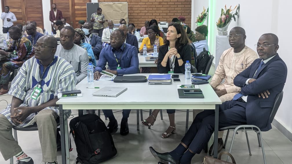 Former pour un métier, rapprocher l'école de l'entreprise, préparer les jeunes aux métiers de demain : à Lomé au Togo, six pays de la sous-région réfléchissent à l’accélération de la transformation de l’enseignement technique et de la formation professionnelle (ETFP). Trois priorités guident cette réforme : l'alternance, l'insertion professionnelle et l'intelligence artificielle et la question réunit les différents participants du 21 au 24 septembre à l’IFAD Bâtiment à Lomé.